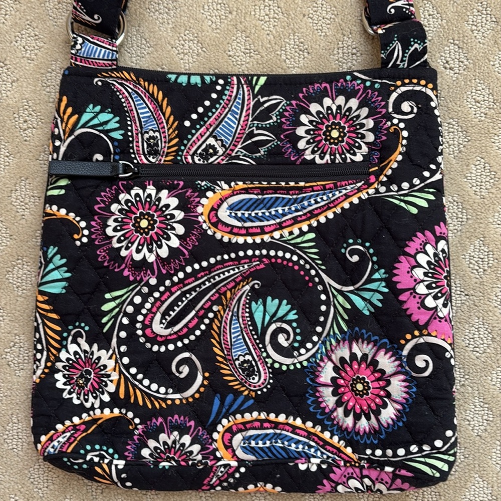NWOT Vera Bradley Paisley Crossbody Bag adjustable strap many compartment